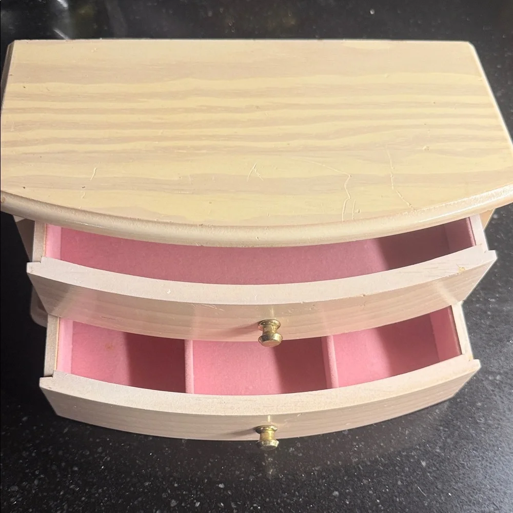 Elegant Cream Jewelry Organizer with Pink felted Interior jewelry chest
